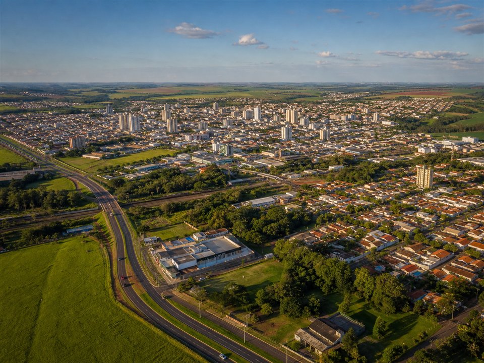 Cidade conectada ao campo representando a força do interior paulista